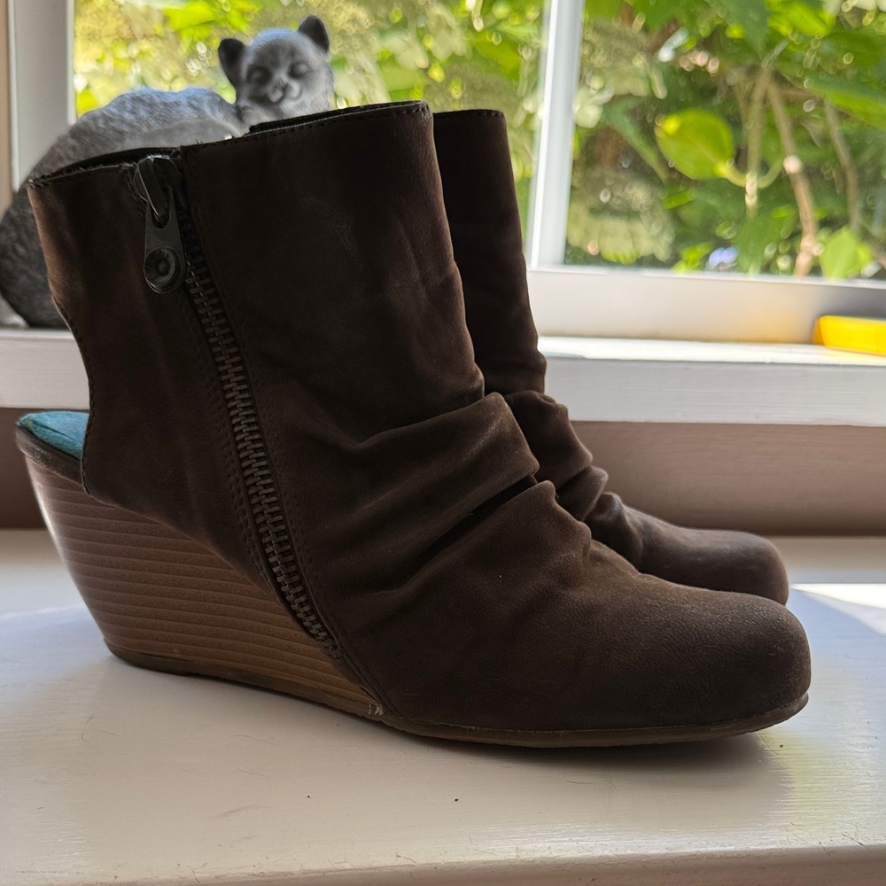 Chic Brown Wedge Ankle Boots